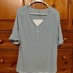 Croft & Barrow Blue and White Striped V-Neck Top - Large